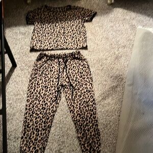 Kate Spade women’s leopard 2 piece pajamas size medium